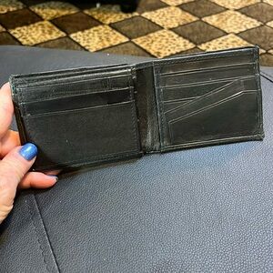 Huge sale. Gorgeous men’s leather dark brown/black bifold wallet.